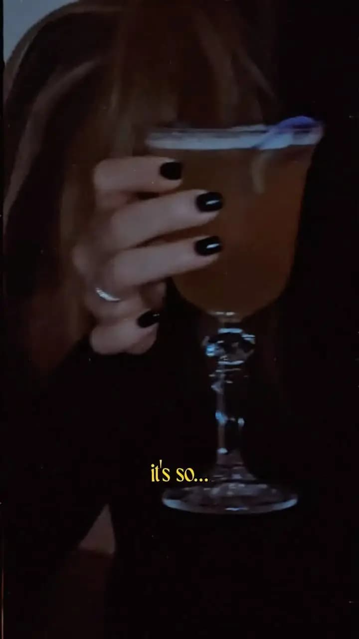 בר קוקטיילים מואר באירוע ערב