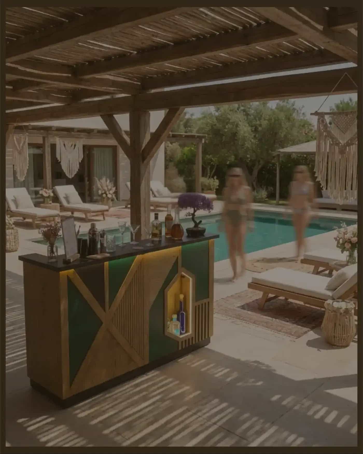 ברמן מוזג קוקטייל באירוע פרטי